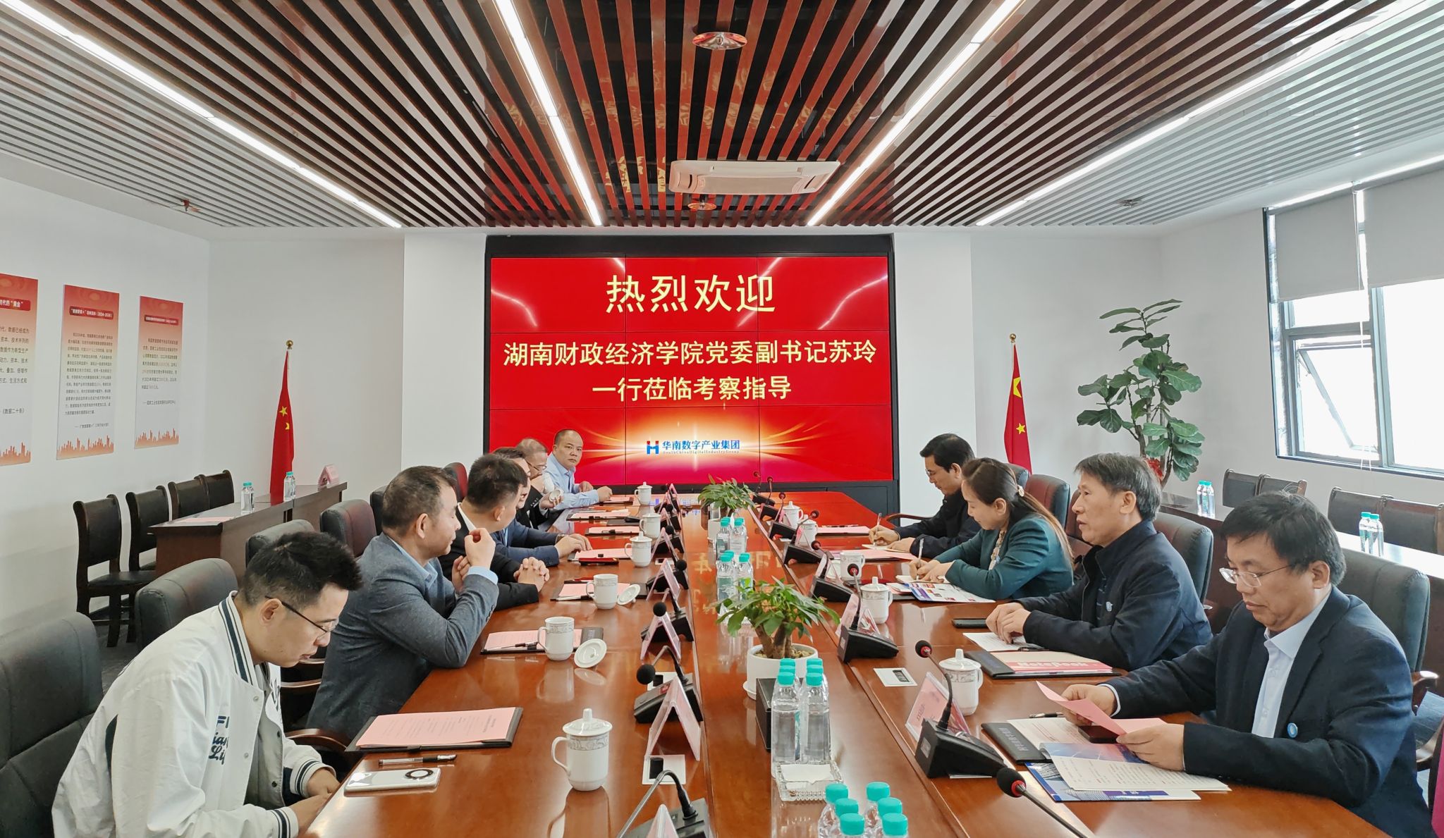 苏玲率队访企拓岗