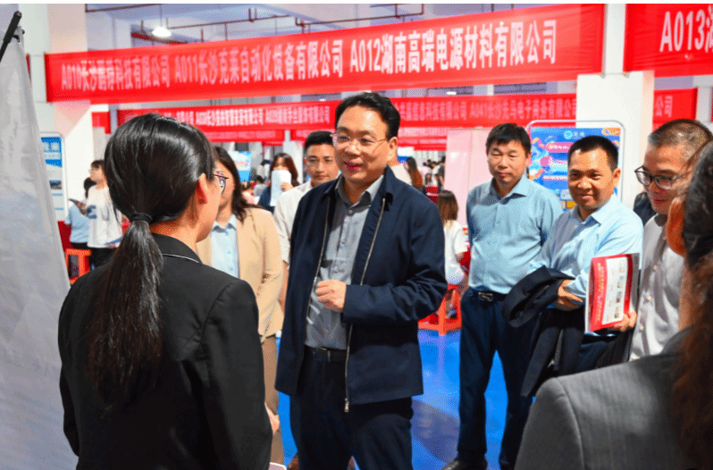 百企千岗燃春招！我院牵头举办的2025届毕业生春季双选会圆满落幕