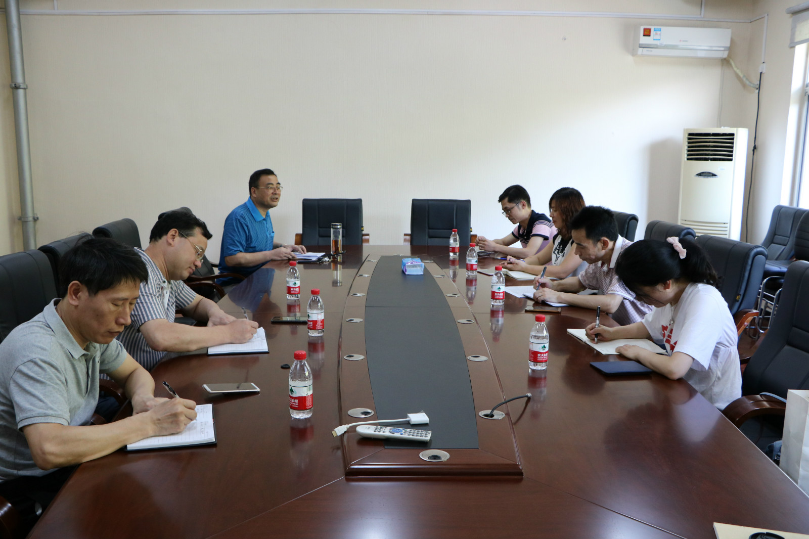 李雪山深入会计学院与高层次人才代表开展谈心谈话