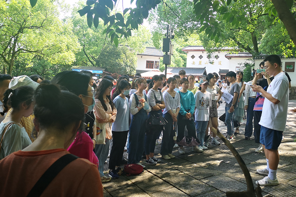 学生党支部赴岳麓山联合开展“学党史 悟思想”主题党日活动