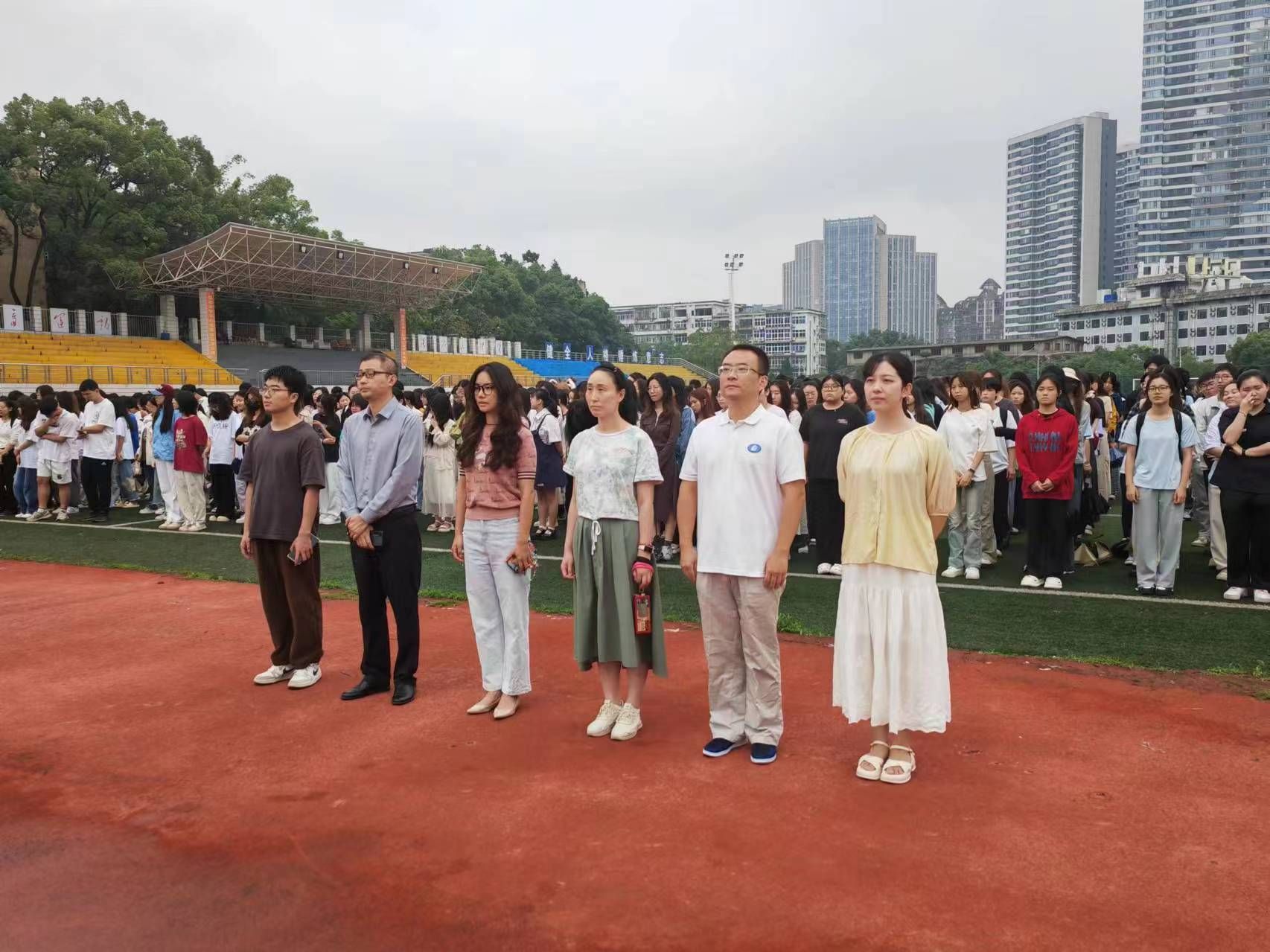 升旗仪式融入廉洁教育，共筑清廉校园风尚