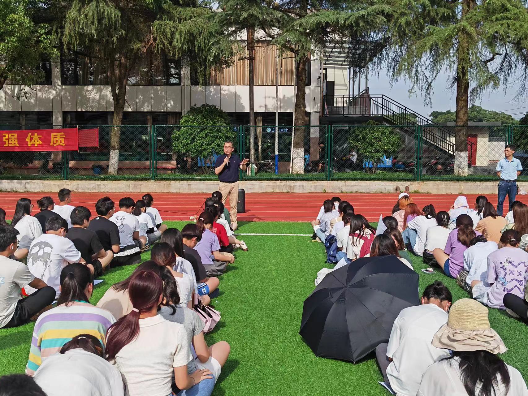 会计学院召开学生军训暨寝室搬迁动员会