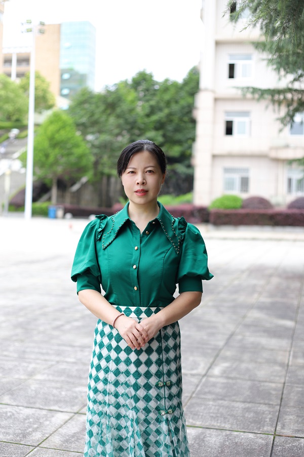 副教授：吴梦凌