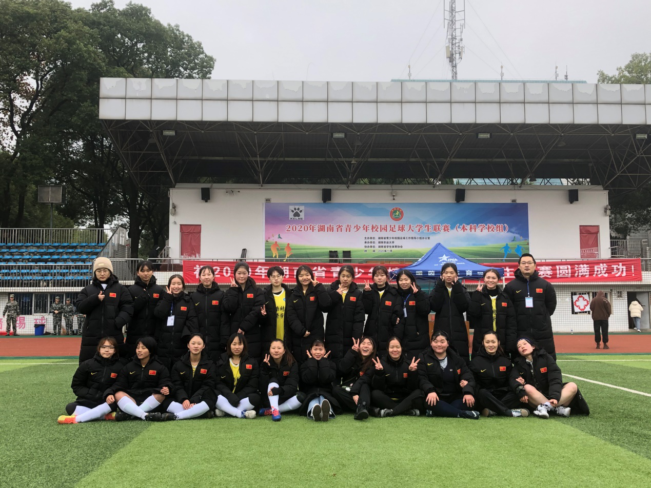 1606814713839067150.png 图片1足球队合影.png