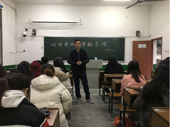 会计学系学业导师贴近学生开展期末学业指导工作