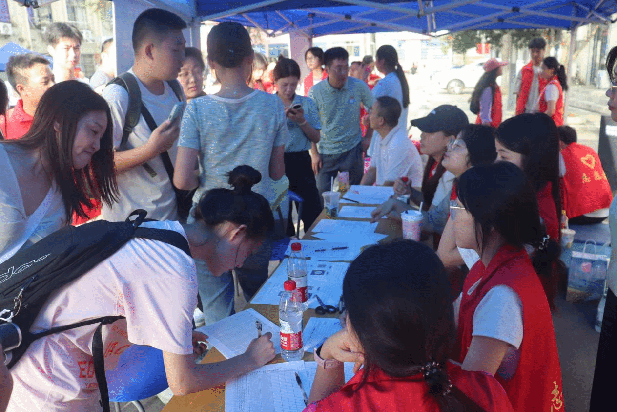 秋意悠扬新程启，青春筑梦正当时——法学与公共管理学院2025级新生报到工作圆满完成