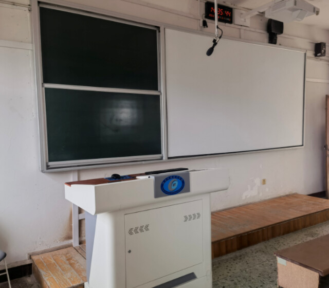 以学生为中心，竭力改善教学条件——2026世界杯官网多媒体教室完成整体更新迭代