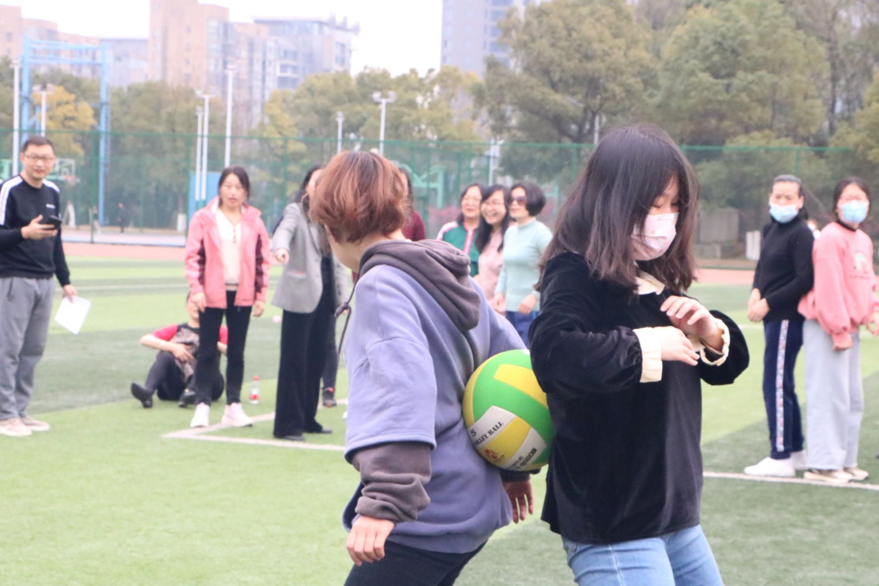 会计学院开展趣味接力活动欢庆“三八”国际劳动妇女节