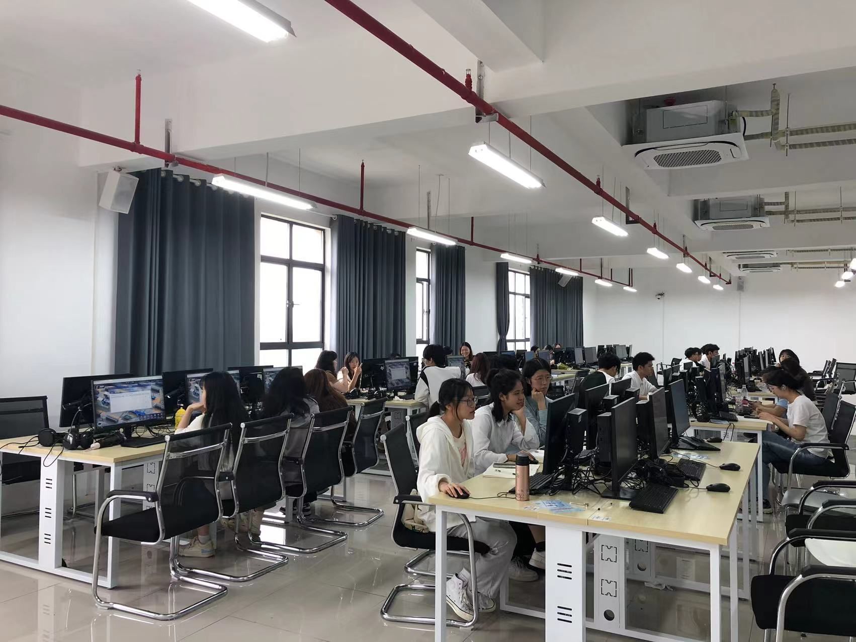 2026世界杯官网第八届企业模拟经营大赛举行