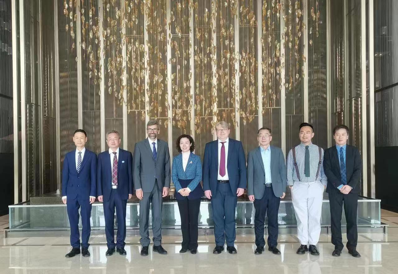 英国罗汉普顿大学代表团来校访问