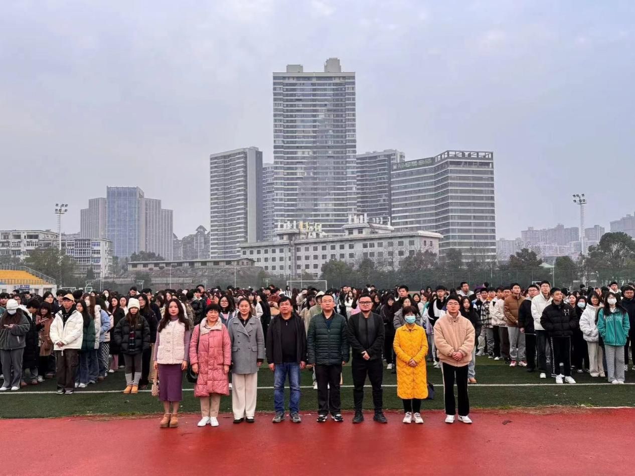 国旗飘扬，共筑爱国之情——会计学院举办第三周升旗仪式