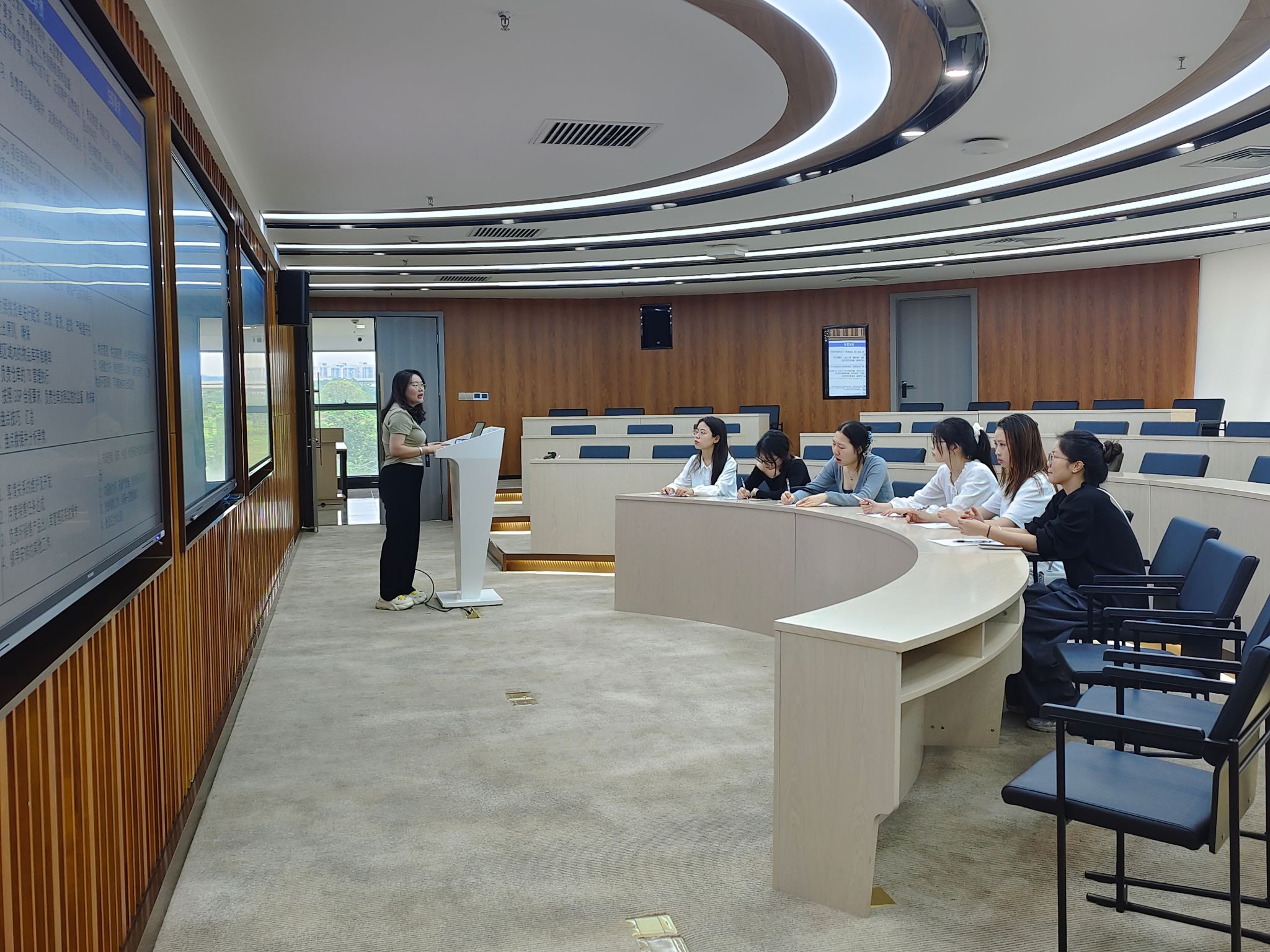 访企拓岗促就业，校企合作谱新篇 ---工商管理学院赴德荣医疗开展访企拓岗活动