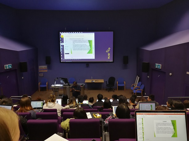 C:UsersAdministratorDesktop\u62a5道配的照片ARU NATHIA 讲课现场.jpg