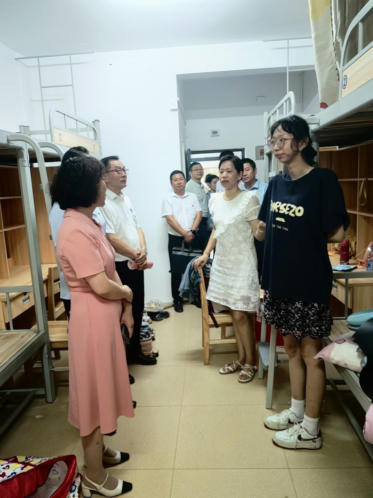 宿舍搬迁齐上阵，携手助力暖人心——会计学院2022级新生宿舍搬迁工作顺利进行