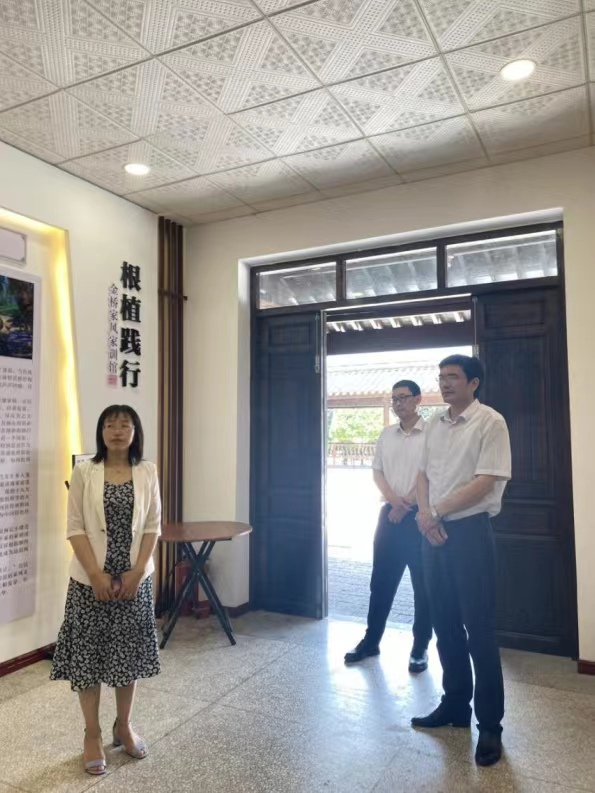 调研组参观家风家训馆照片.jpg