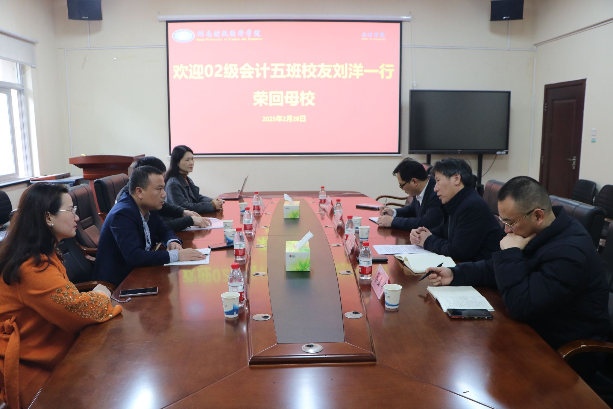 杰出校友回访母校，共商校企合作新篇章