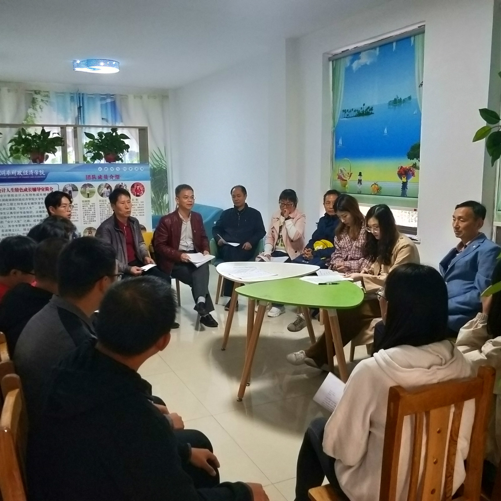 会计学院教师党支部深入宿舍开展学业指导活动