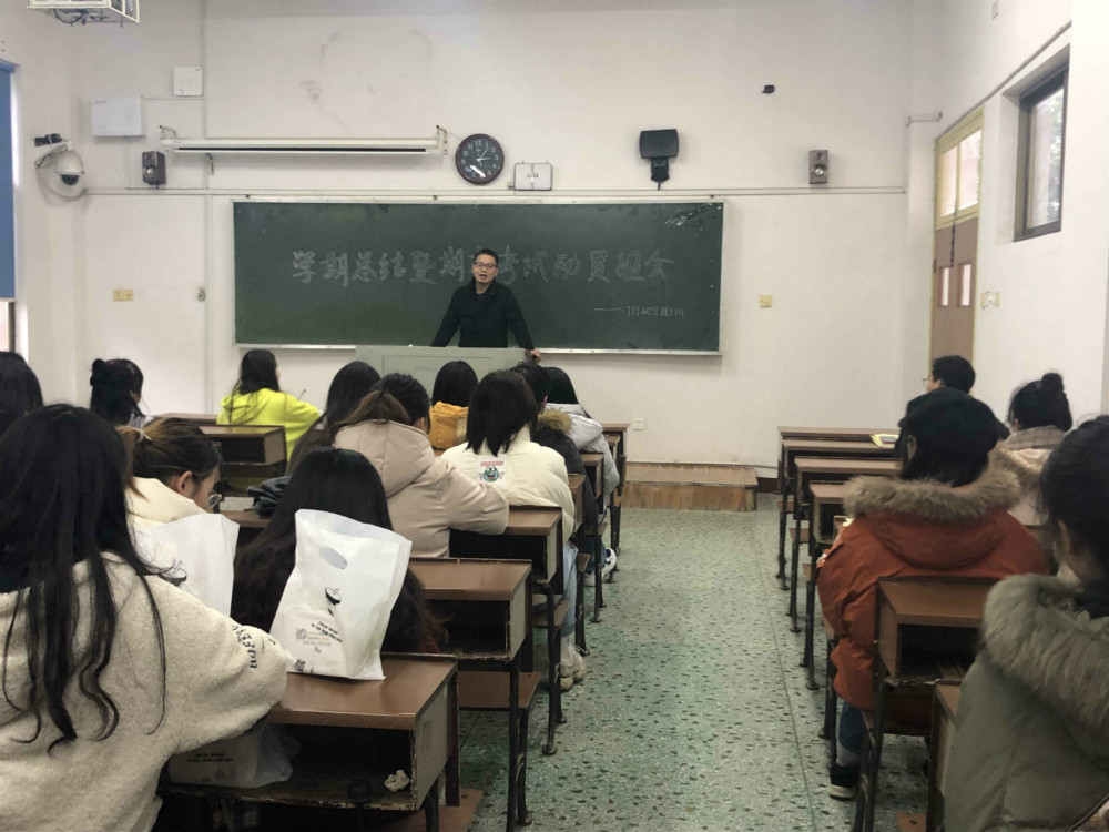 1578310800330080977.jpg 学业指导002.jpg