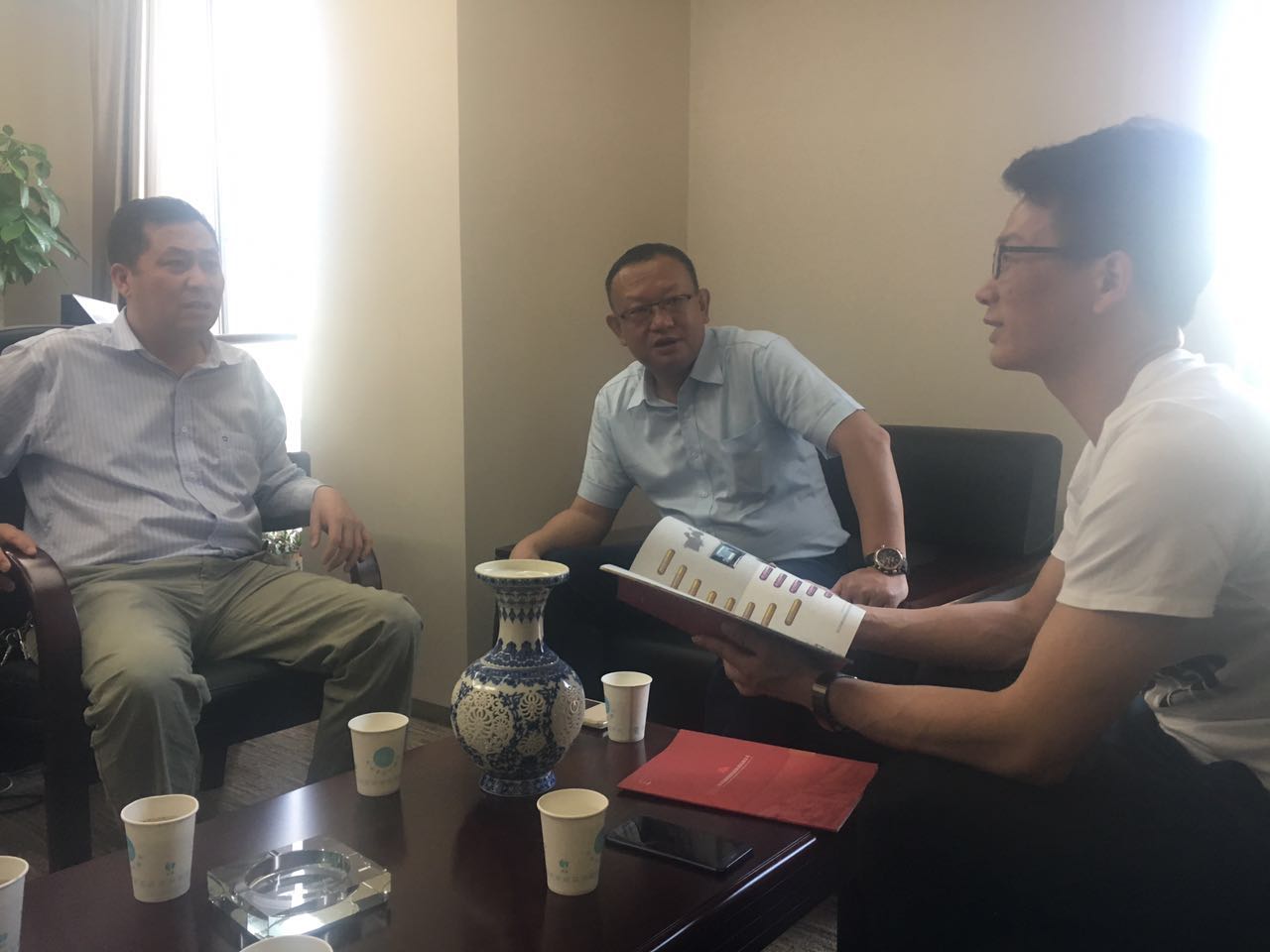 与部分校友座谈.jpg