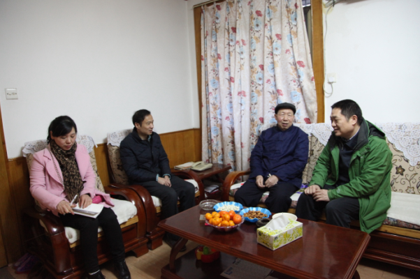 1507704297898035467.png 肖湘愚、晏金平走访慰问世界杯官网退休的原校长兼党委书记刘畅鹏.png